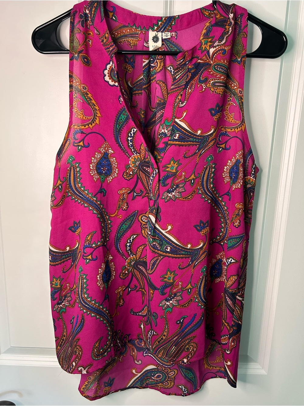 Sleeveless Paisley V-Neck Tank Top blouse in Fuchsia boho